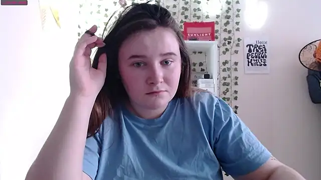 Snapshot of Light_Luna chatting on 01.22.25 Light Luna online show from 01.22.25