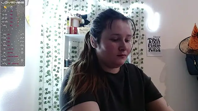 Snapshot of Light_Luna chatting on 01.31.25 Light Luna online show from 01.31.25