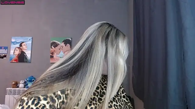 Snapshot of Light_Luna chatting on 09.16.25 Light Luna online show from 09.16.25