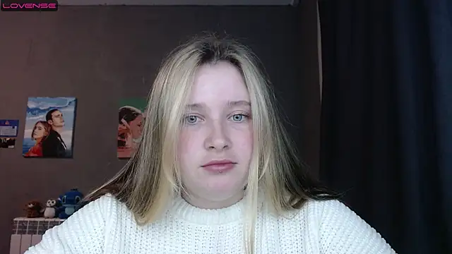 Snapshot of Light_Luna chatting on 09.19.25 Light Luna online show from 09.19.25