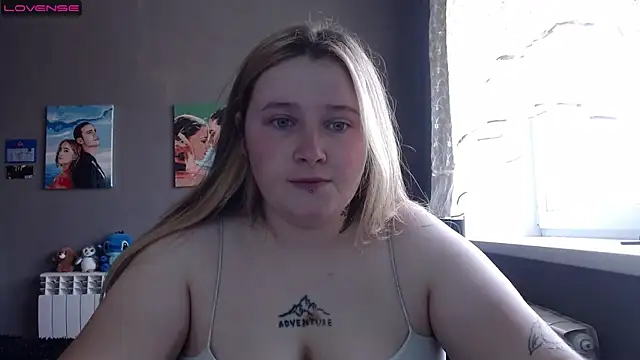 Snapshot of Light_Luna chatting on 09.21.25 Light Luna online show from 09.21.25