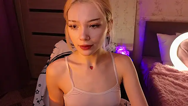 Snapshot of SandraBoyl chatting on 01.06.25 SandraBoyl online show from 01.06.25