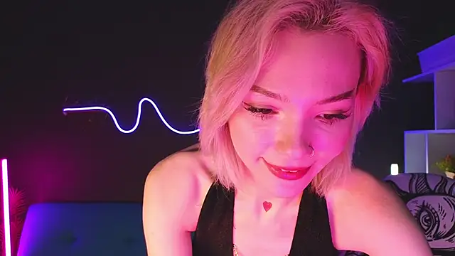 Snapshot of SandraBoyl chatting on 01.12.25 SandraBoyl online show from 01.12.25