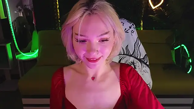 Snapshot of SandraBoyl chatting on 01.13.25 SandraBoyl online show from 01.13.25