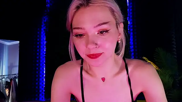 Snapshot of SandraBoyl chatting on 01.15.25 SandraBoyl online show from 01.15.25