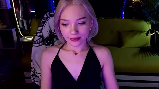 Snapshot of SandraBoyl chatting on 01.19.25 SandraBoyl online show from 01.19.25