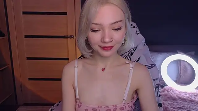 Snapshot of SandraBoyl chatting on 01.24.25 SandraBoyl online show from 01.24.25