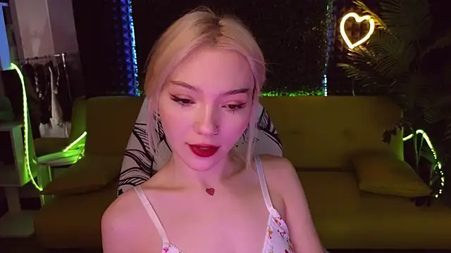 Snapshot of SandraBoyl chatting on 01.31.25 SandraBoyl online show from 01.31.25