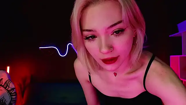 Snapshot of SandraBoyl chatting on 02.02.25 SandraBoyl online show from 02.02.25