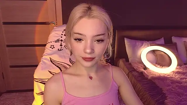 Snapshot of SandraBoyl chatting on 02.04.25 SandraBoyl online show from 02.04.25