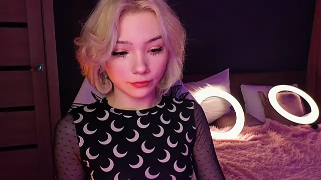 Snapshot of SandraBoyl chatting on 02.06.25 SandraBoyl online show from 02.06.25