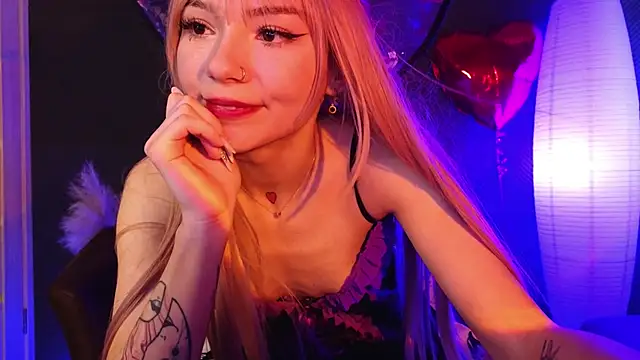 Snapshot of SandraBoyl chatting on 03.04.25 SandraBoyl online show from 03.04.25