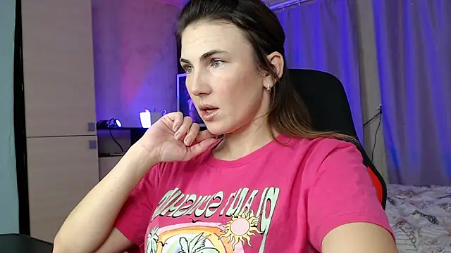 Snapshot of Daniela_Cooperr chatting on 10.18.25 Daniela Cooperr online show from 10.18.25