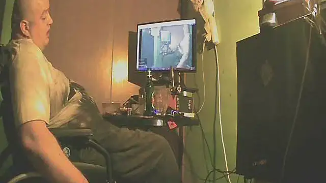 Snapshot of perversalus chatting on 10.12.25 perversalus online show from 10.12.25