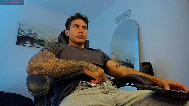 Snapshot of LucianSinclair chatting on 01.17.25 LucianSinclair online show from 01.17.25