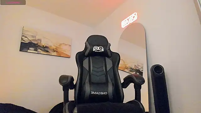 Snapshot of LucianSinclair chatting on 01.26.25 LucianSinclair online show from 01.26.25