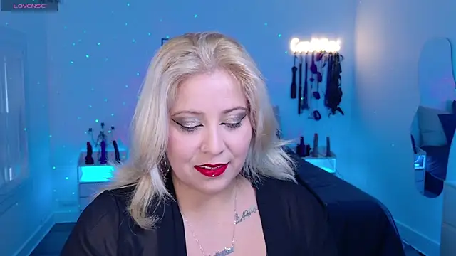 Snapshot of blackwidow_s1 chatting on 11.10.25 blackwidow s1 online show from 11.10.25