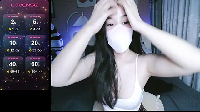 Snapshot of _Viviann_ chatting on 12.19.24 Viviann online show from 12.19.24