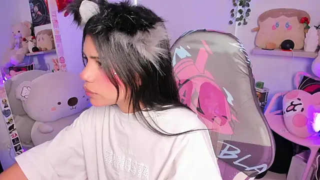 Snapshot of cutestephuwu chatting on 10.30.25 cutestephuwu online show from 10.30.25