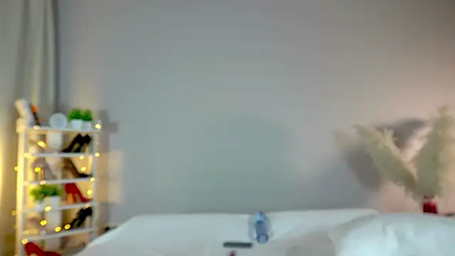 Snapshot of AngryTomato chatting on 01.01.25 AngryTomato online show from 01.01.25