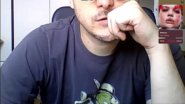 Snapshot of ShiitakeBR chatting on 09.09.25 ShiitakeBR online show from 09.09.25