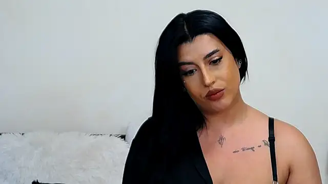 Snapshot of GiseleReine chatting on 02.03.25 GiseleReine online show from 02.03.25