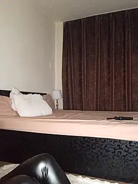 Snapshot of GiseleReine chatting on 03.21.25 GiseleReine online show from 03.21.25