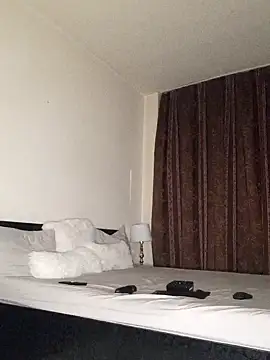 Snapshot of GiseleReine chatting on 03.22.25 GiseleReine online show from 03.22.25