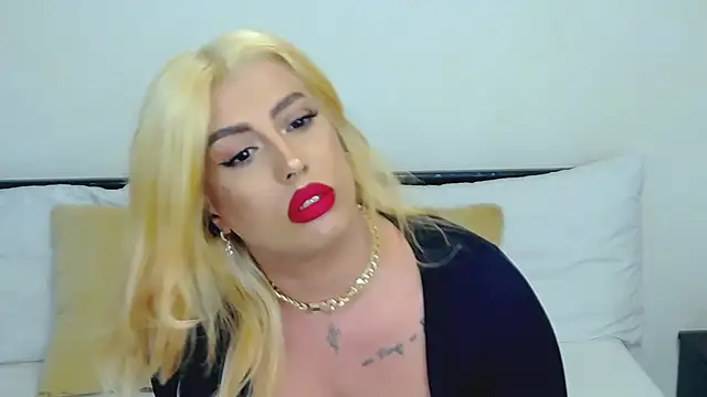 Snapshot of GiseleReine chatting on 10.10.25 GiseleReine online show from 10.10.25