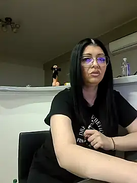 Snapshot of Milf_Abigail chatting on 01.25.25 Milf Abigail online show from 01.25.25