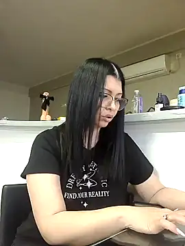 Snapshot of Milf_Abigail chatting on 01.25.25 Milf Abigail online show from 01.25.25