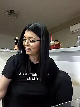 Snapshot of Milf_Abigail chatting on 01.28.25 Milf Abigail online show from 01.28.25