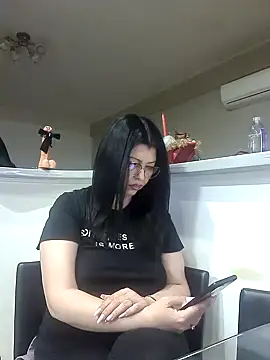 Snapshot of Milf_Abigail chatting on 01.29.25 Milf Abigail online show from 01.29.25