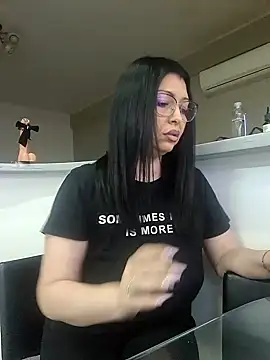 Snapshot of Milf_Abigail chatting on 01.29.25 Milf Abigail online show from 01.29.25