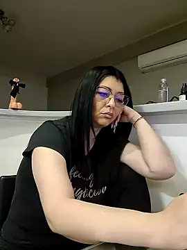 Snapshot of Milf_Abigail chatting on 01.31.25 Milf Abigail online show from 01.31.25