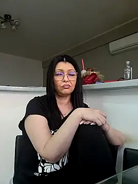 Snapshot of Milf_Abigail chatting on 02.20.25 Milf Abigail online show from 02.20.25