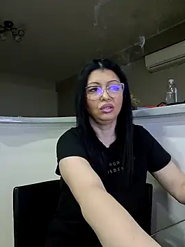 Snapshot of Milf_Abigail chatting on 02.22.25 Milf Abigail online show from 02.22.25