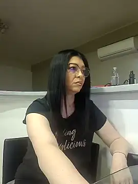 Snapshot of Milf_Abigail chatting on 02.24.25 Milf Abigail online show from 02.24.25