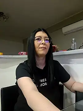 Snapshot of Milf_Abigail chatting on 02.25.25 Milf Abigail online show from 02.25.25