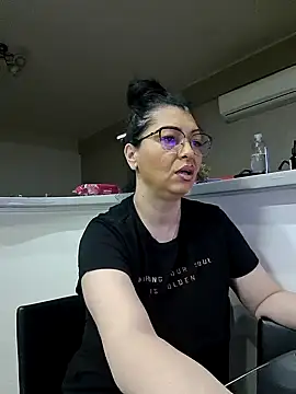 Snapshot of Milf_Abigail chatting on 02.26.25 Milf Abigail online show from 02.26.25