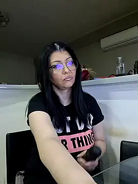 Snapshot of Milf_Abigail chatting on 03.05.25 Milf Abigail online show from 03.05.25
