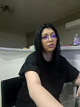 Snapshot of Milf_Abigail chatting on 03.08.25 Milf Abigail online show from 03.08.25