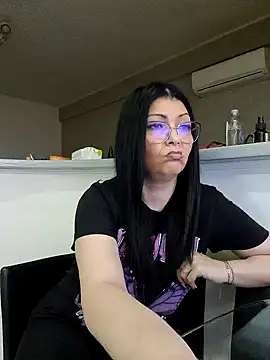 Snapshot of Milf_Abigail chatting on 03.13.25 Milf Abigail online show from 03.13.25