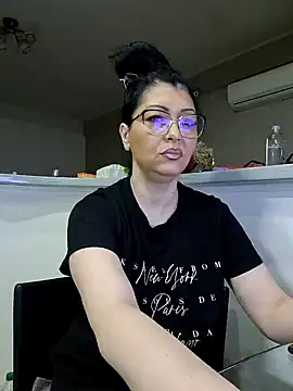 Snapshot of Milf_Abigail chatting on 03.15.25 Milf Abigail online show from 03.15.25