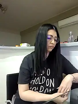 Snapshot of Milf_Abigail chatting on 03.17.25 Milf Abigail online show from 03.17.25