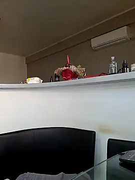 Snapshot of Milf_Abigail chatting on 03.19.25 Milf Abigail online show from 03.19.25