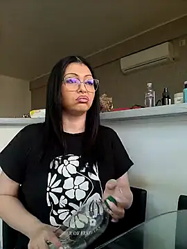 Snapshot of Milf_Abigail chatting on 03.20.25 Milf Abigail online show from 03.20.25