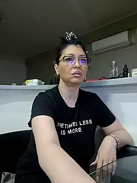 Snapshot of Milf_Abigail chatting on 03.21.25 Milf Abigail online show from 03.21.25