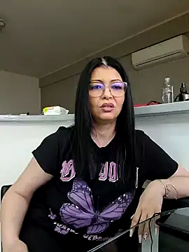 Snapshot of Milf_Abigail chatting on 03.23.25 Milf Abigail online show from 03.23.25
