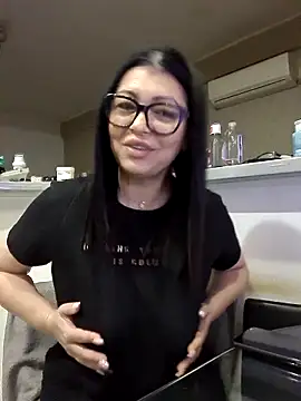 Snapshot of Milf_Abigail chatting on 10.16.25 Milf Abigail online show from 10.16.25